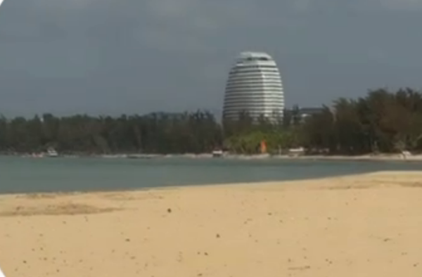 Элину Рахимову выгнали из Дома 2, но она не ушла Элину Рахимову выгнали из Дома 2, но она не ушла