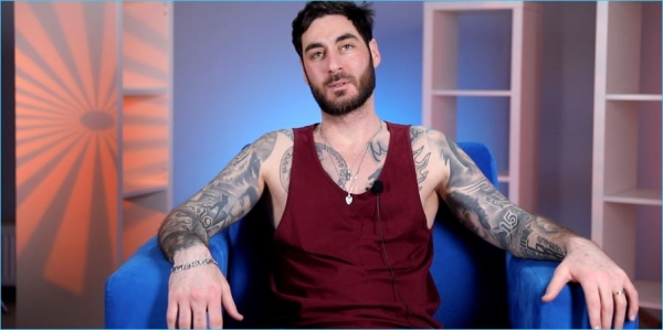 Тиграну Салибекову стыдно за поступок жены, хотя трещит его патриархат Тиграну Салибекову стыдно за поступок жены, хотя трещит его патриархат