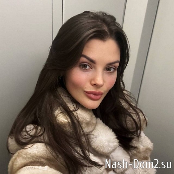 Евстропов злорадствует над женой, улетая с любовницей в Париж Евстропов злорадствует над женой, улетая с любовницей в Париж