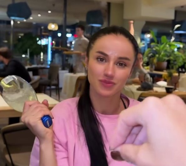 Кристина Бухынбалтэ чуть не подожгла подругу в её день рождения Кристина Бухынбалтэ чуть не подожгла подругу в её день рождения