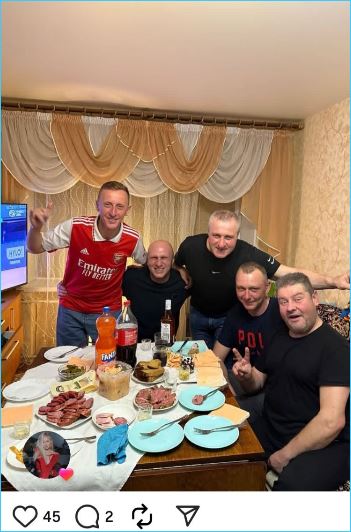 Счастливый Альберт Гракович отдыхает без Дома 2 и жены Вероники Счастливый Альберт Гракович отдыхает без Дома 2 и жены Вероники