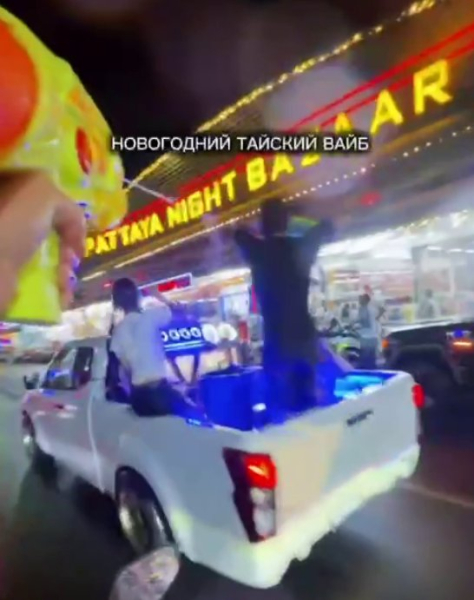 Элина Рахимова весело отмечает Новый год в Таиланде Элина Рахимова весело отмечает Новый год в Таиланде