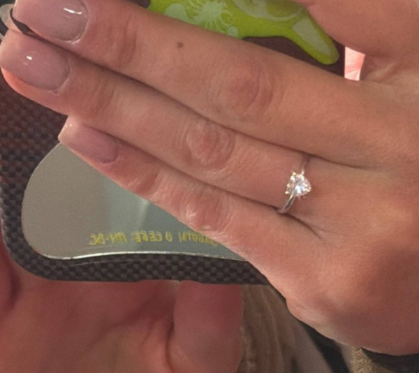 Ксения Нечаева получила в подарок на день рождения кольцо Ксения Нечаева получила в подарок на день рождения кольцо