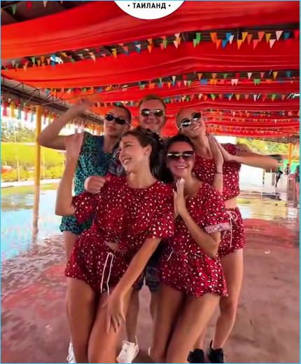 Илья Яббаров расстался с Тепловодской и стал «мокрым королем» Илья Яббаров расстался с Тепловодской и стал «мокрым королем»