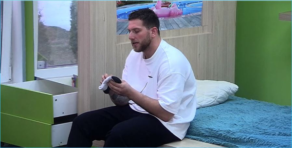 Тигран Салибеков не скрывает зависти к любвеобильному Вове Балану Тигран Салибеков не скрывает зависти к любвеобильному Вове Балану