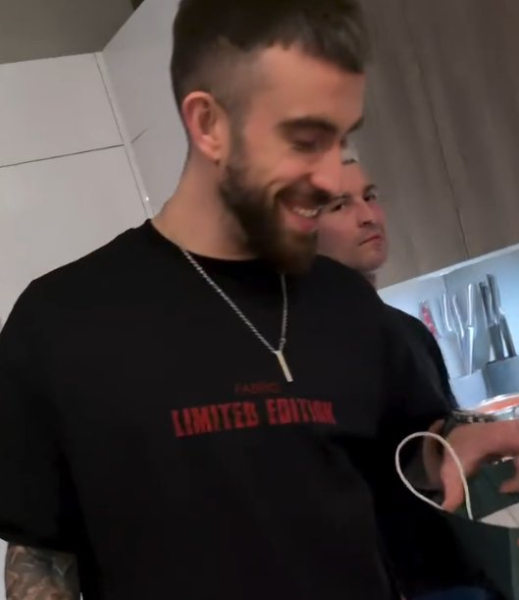 Игорь Григорьев снова выбрал компанию Безуса, а не Катю Квашникову Игорь Григорьев снова выбрал компанию Безуса, а не Катю Квашникову