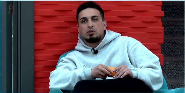 Руслана Асланова пытаются вернуть в рамки участники и ведущие Дома 2 Руслана Асланова пытаются вернуть в рамки участники и ведущие Дома 2