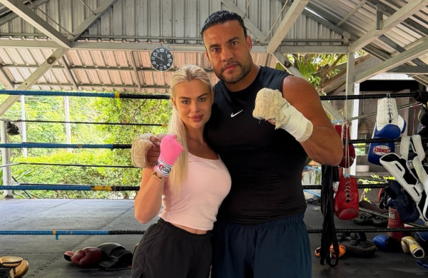 Марина Страхова заявила, что муж украл её детей Марина Страхова заявила, что муж украл её детей