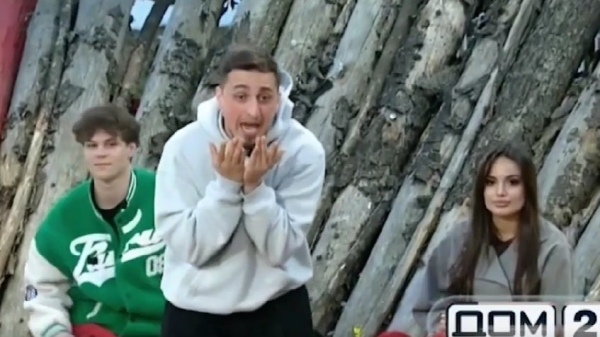 Карина Тетуева говорит про "импотенцию" Руслана Асланова всем новым участницам Дома 2 Карина Тетуева говорит про "импотенцию" Руслана Асланова всем новым участницам Дома 2