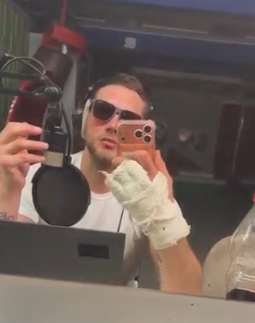 Вова Балан начал записывать песни про свою женитьбу Вова Балан начал записывать песни про свою женитьбу