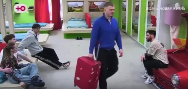 Степан Карпов морально подавлен, сдался и готов покинуть Дом 2 Степан Карпов морально подавлен, сдался и готов покинуть Дом 2