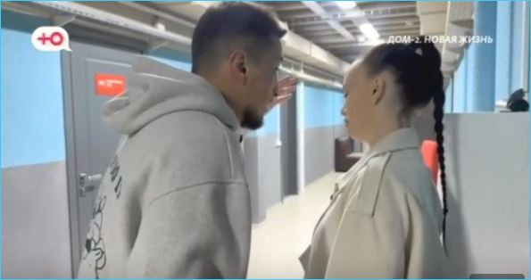 Руслана Асланова пытаются вернуть в рамки участники и ведущие Дома 2 Руслана Асланова пытаются вернуть в рамки участники и ведущие Дома 2