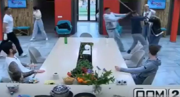 Вероника Гракович смогла защитить Гавришова от мужа Альберта с деревом Вероника Гракович смогла защитить Гавришова от мужа Альберта с деревом