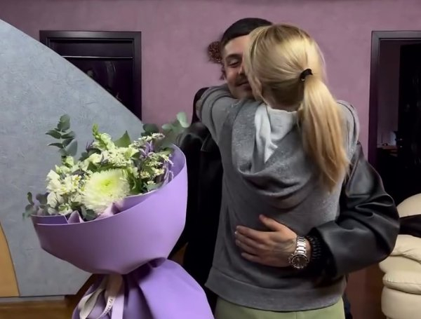 Никита Гуранда с сестрой прилетел к родителям в Молдову Никита Гуранда с сестрой прилетел к родителям в Молдову