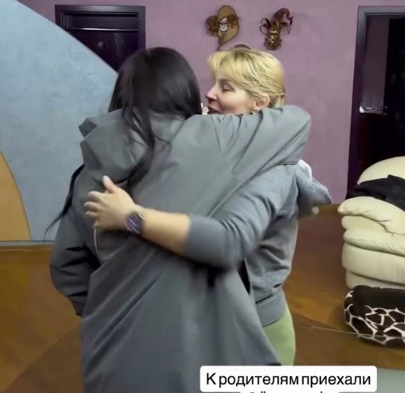 Никита Гуранда с сестрой прилетел к родителям в Молдову Никита Гуранда с сестрой прилетел к родителям в Молдову