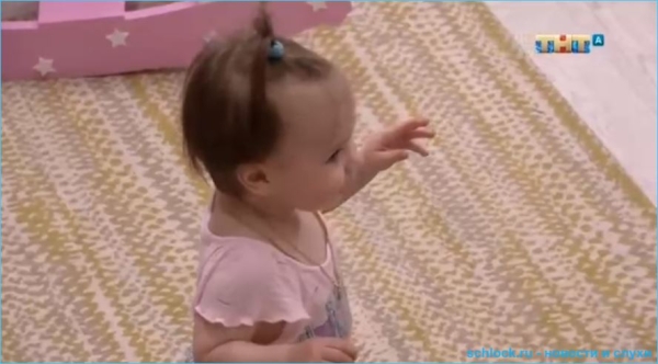 Ольга Рапунцель поздравила дочку Василису с 8 днем рождения в новой квартире Ольга Рапунцель поздравила дочку Василису с 8 днем рождения в новой квартире