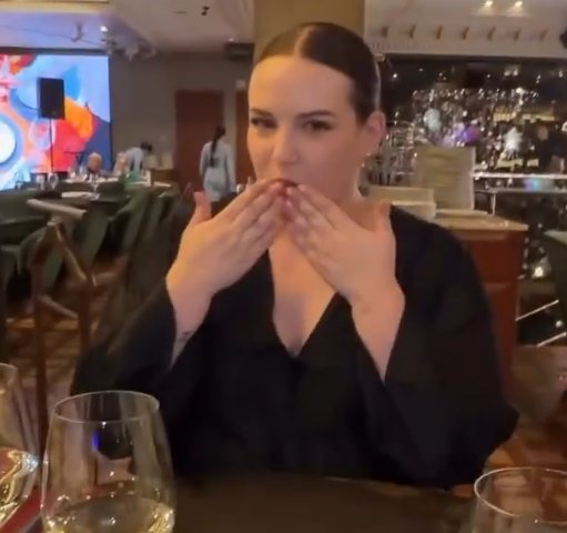 Клавдия Безверхова провела культурно время с Леной Шломой Клавдия Безверхова провела культурно время с Леной Шломой