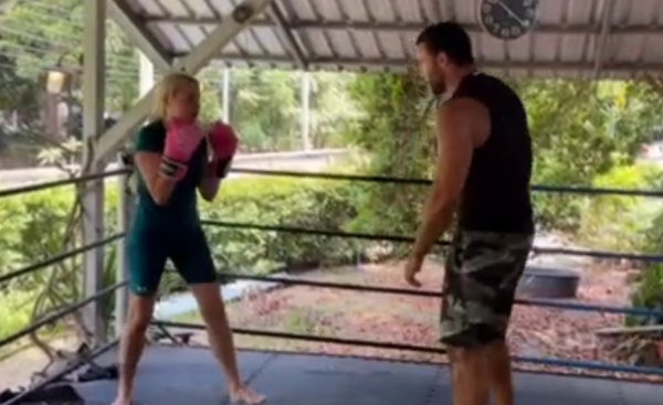 Марина Страхова помирилась с мужем и сбирается вернуться в Эмираты Марина Страхова помирилась с мужем и сбирается вернуться в Эмираты