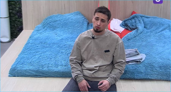 Руслан Асланов взрывается только из-за Карины Тетуевой, убедились зрители Дома 2 Руслан Асланов взрывается только из-за Карины Тетуевой, убедились зрители Дома 2