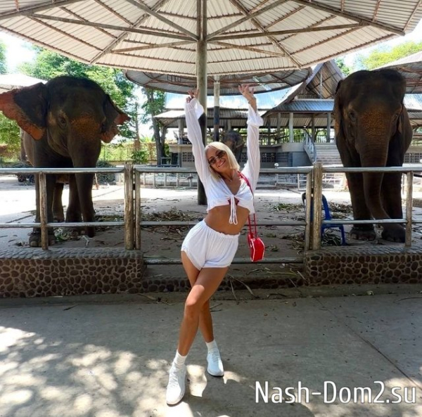 Элина Рахимова «пообщалась» с дорожной полицией Таиланда Элина Рахимова «пообщалась» с дорожной полицией Таиланда