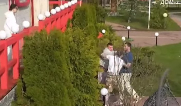 Вова Балан дал оплеуху Карпову, как младшему брату Вова Балан дал оплеуху Карпову, как младшему брату