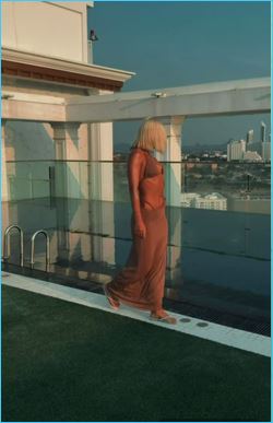 Элина Рахимова под прицелом камер теперь в Таиланде Элина Рахимова под прицелом камер теперь в Таиланде