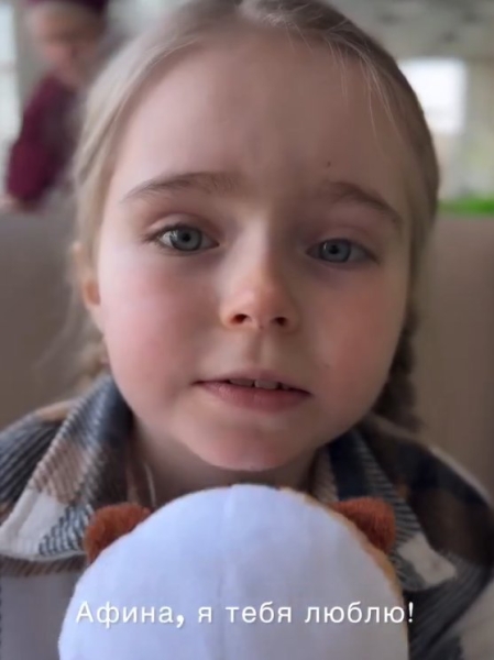 Алексей Безус нашел время навестить дочь Афину с дочкой Мией Алексей Безус нашел время навестить дочь Афину с дочкой Мией