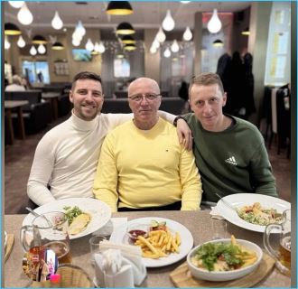 Счастливый Альберт Гракович отдыхает без Дома 2 и жены Вероники Счастливый Альберт Гракович отдыхает без Дома 2 и жены Вероники