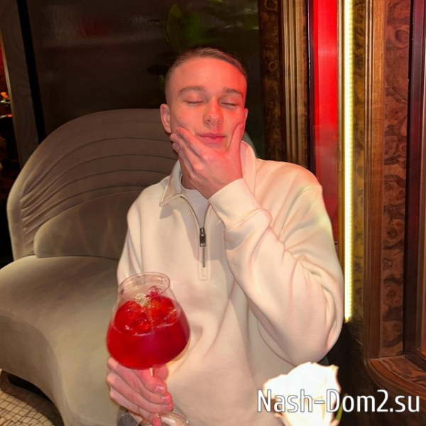 Артём Гавришов решил отдохнуть от своей любви к Примадонне Артём Гавришов решил отдохнуть от своей любви к Примадонне