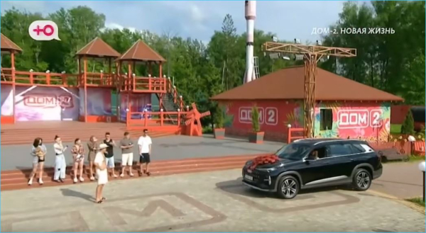 Выяснилось, что Евгения Хорошева не умеет рулить, потому зрители сочли её подарок мужу рекламой Выяснилось, что Евгения Хорошева не умеет рулить, потому зрители сочли её подарок мужу рекламой