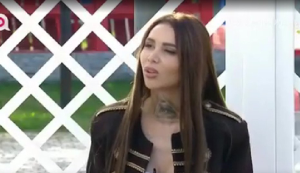 Клавдия Безверхова приучает бабушку к китайской кухне Клавдия Безверхова приучает бабушку к китайской кухне