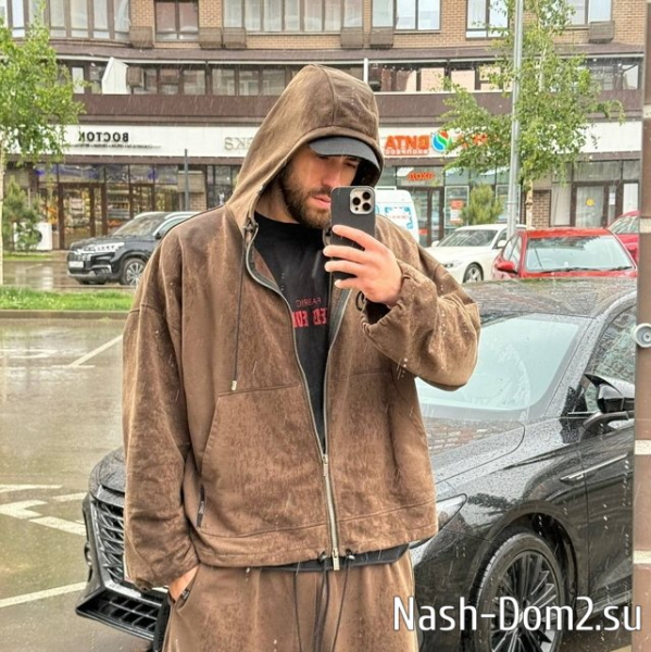 Катя Квашникова: С ним я очень сильно смущаюсь Катя Квашникова: С ним я очень сильно смущаюсь