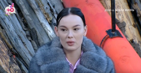 Карина Тетуева улетела домой, не прощаясь с подругами Карина Тетуева улетела домой, не прощаясь с подругами