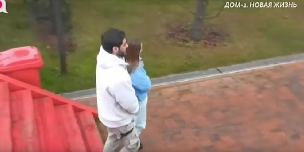 Тигран и Виктория Салибековы покинули Дом 2 без прощальных речей и пожеланий Тигран и Виктория Салибековы покинули Дом 2 без прощальных речей и пожеланий