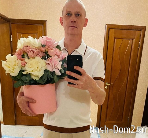 Элина Рахимова радуется подаркам от старого поклонника Элина Рахимова радуется подаркам от старого поклонника