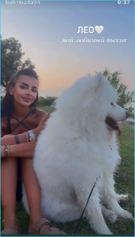Кристина Бухынбалтэ рада воссоединению с питомцем Лео Кристина Бухынбалтэ рада воссоединению с питомцем Лео