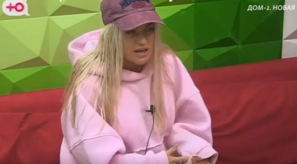 Элина Рахимова впервые за 3 года навестила бабушку Элина Рахимова впервые за 3 года навестила бабушку