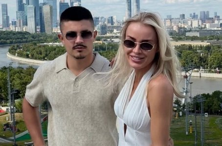 Кристина Лясковец возмущается, наблюдая в спортзале девушек с филлерами сзади Кристина Лясковец возмущается, наблюдая в спортзале девушек с филлерами сзади