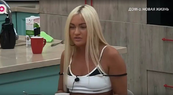 Элина Рахимова приняла ухаживания земляка Никиты Гуранды Элина Рахимова приняла ухаживания земляка Никиты Гуранды
