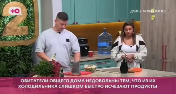 Элину Рахимову объедает на Поляне Карина Клочкова Элину Рахимову объедает на Поляне Карина Клочкова
