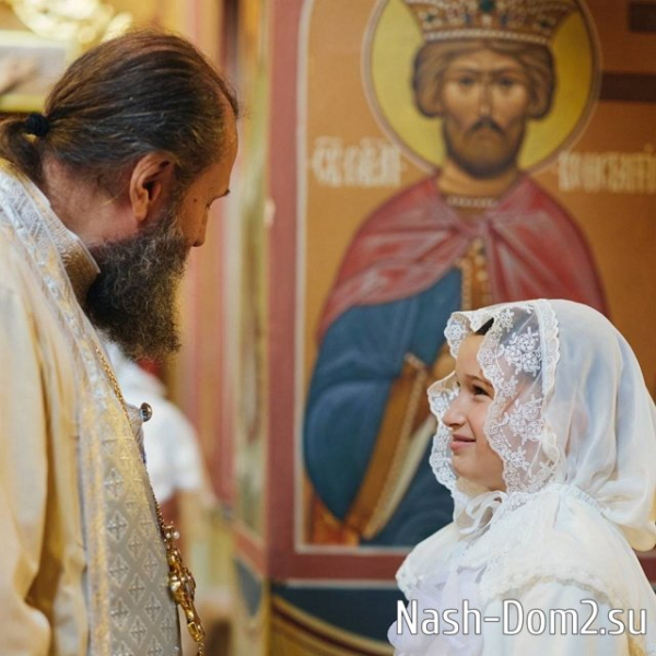 Ксения Бородина крестила 10-летнюю дочь Теону Ксения Бородина крестила 10-летнюю дочь Теону