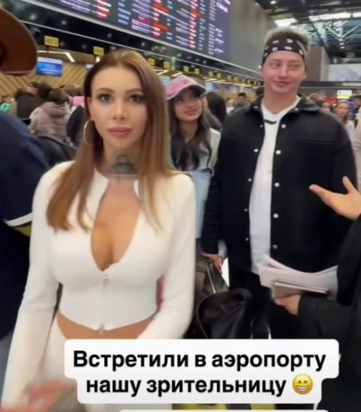 Клавдия Безверхова улетела в Китай с Хорошевым и Петуховыми Клавдия Безверхова улетела в Китай с Хорошевым и Петуховыми