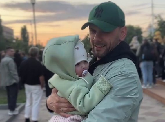 Максим Евстропов расплакался, поздравляя дочку с днём рождения Максим Евстропов расплакался, поздравляя дочку с днём рождения
