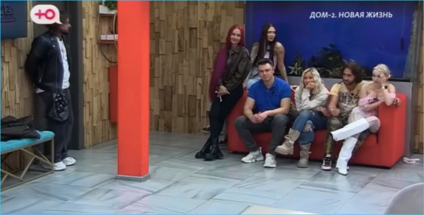 Женский приход к Денисам двух Даш Женский приход к Денисам двух Даш
