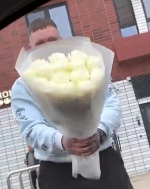 Ермакова не ожидала возвращения Артюшенко с цветами Ермакова не ожидала возвращения Артюшенко с цветами